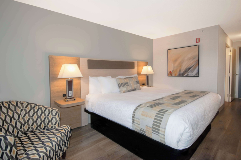 Bedroom 3, Coast Abbotsford Hotel & Suites, Fraser Valley