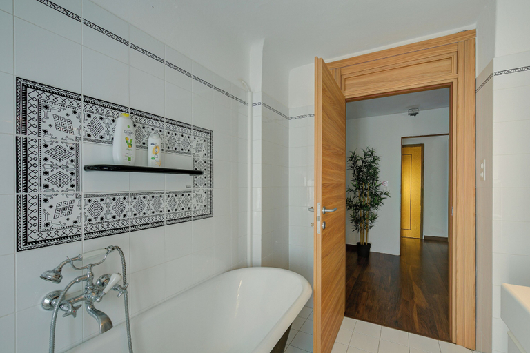 Bathroom 5, Maroggia Apartments Near The Lake, Lugano
