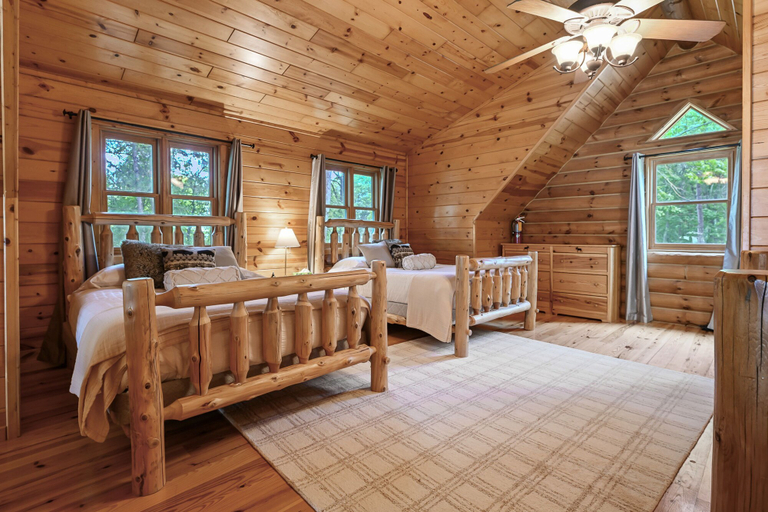 Room 5, Lakeside Lodge-sleeps 14 I Firepit Kayak Bikes, Juneau