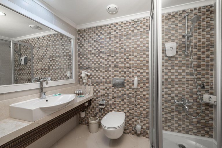Bathroom 5, Crystal De Luxe Comfort Collection - All Inclusive, Kemer
