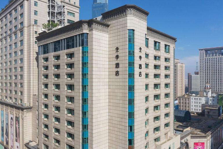 Exterior & Views