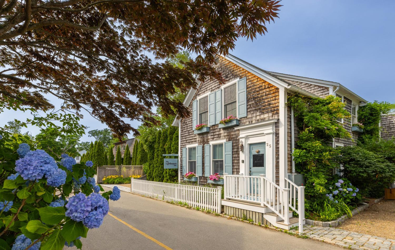 Others 2, Lightkeeper's Inn, Dukes
