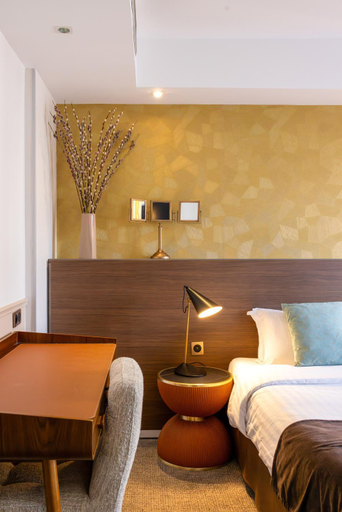 2, Hotel Parc Eiffel, Paris