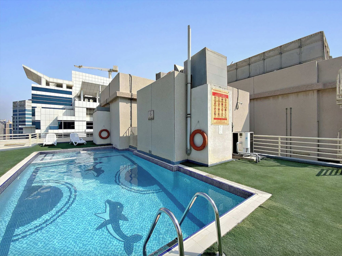 Pool, Bloomfields Studio in Manchester Tower, Dubai