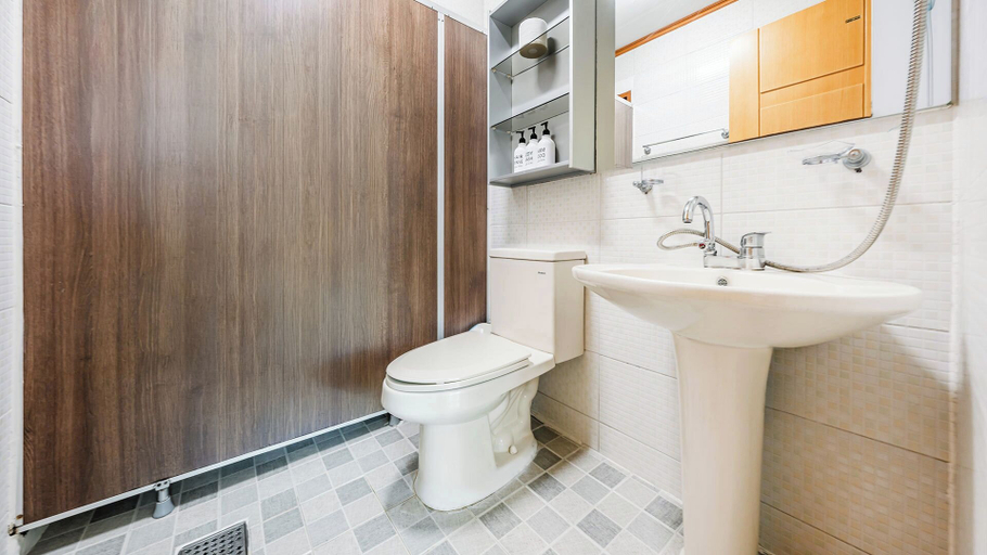 Bathroom 4, Yeongheungdo Noeul&bada Pension, Ongjin