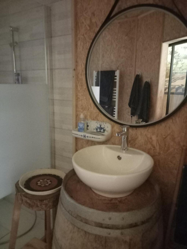 Bathroom, La yourte des Merveillaux, Gironde