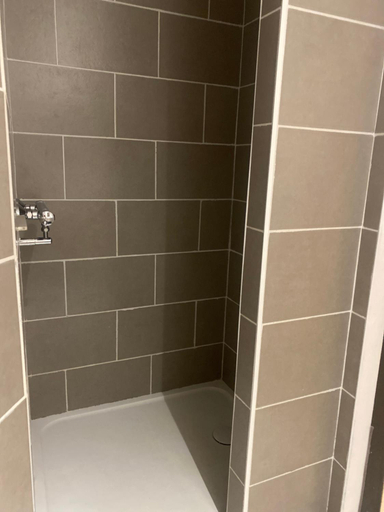 Bathroom 4, Logement F2 avec piscine, Haut-Rhin