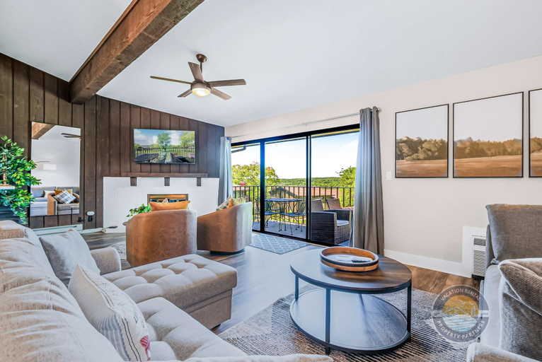Interior 2, Modern Lake Geneva Condo With Pool and Patio, Walworth