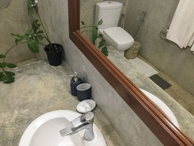 Bathroom 3, Hanthana House, K.F.G. & G. Korale