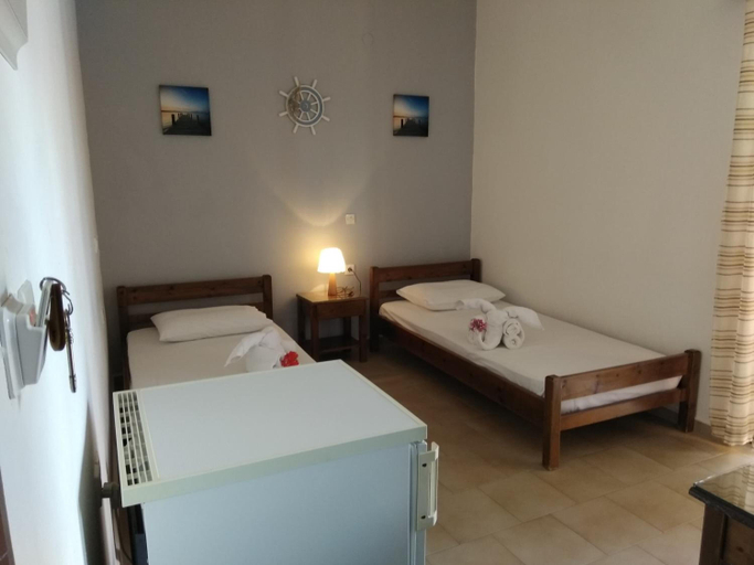 Bedroom 3, Leonidas Rooms, Crete