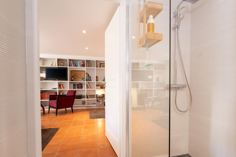 Bathroom 3, La Longere d'Arzou, chambres d'hotes, Morbihan