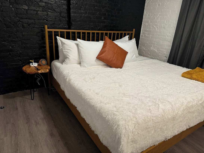 5, Jungle House Downtown Columbus – Modern Boutique Suites, Franklin