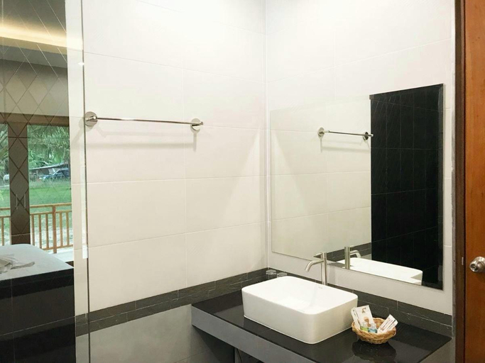 Bathroom 4, Verona Lanta Resort, Ko Lanta