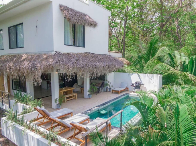 Room 4, 3BR - Walk to Beach - Pool - Prime Pelada Location, Nicoya