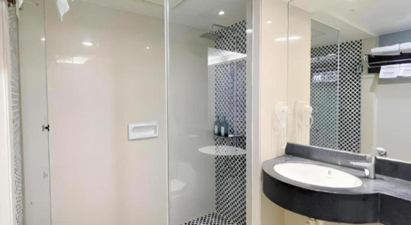 Bathroom 4, Delton Hotel, Kaohsiung