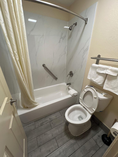 Bathroom, CourtesyStay, Tarrant