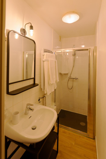 Bathroom, Auberge du Fel, Aveyron