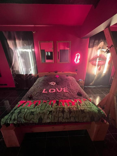 Bedroom 2, Love Room du Moulin Rose, Var