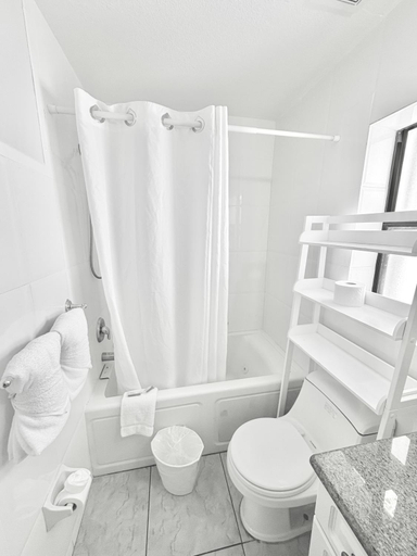 Bathroom 3, Ocean's Sound Hotel, Broward