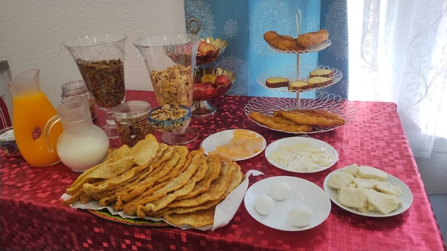 Food & Drinks 4, Naryn Guest house, Los Angeles