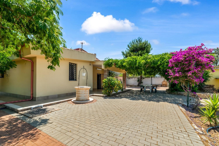 Exterior view 4, Villa Armonia Cordis, Taranto