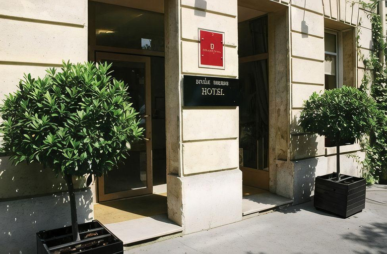 Exterior & Views 2, Makom Pereire, Paris