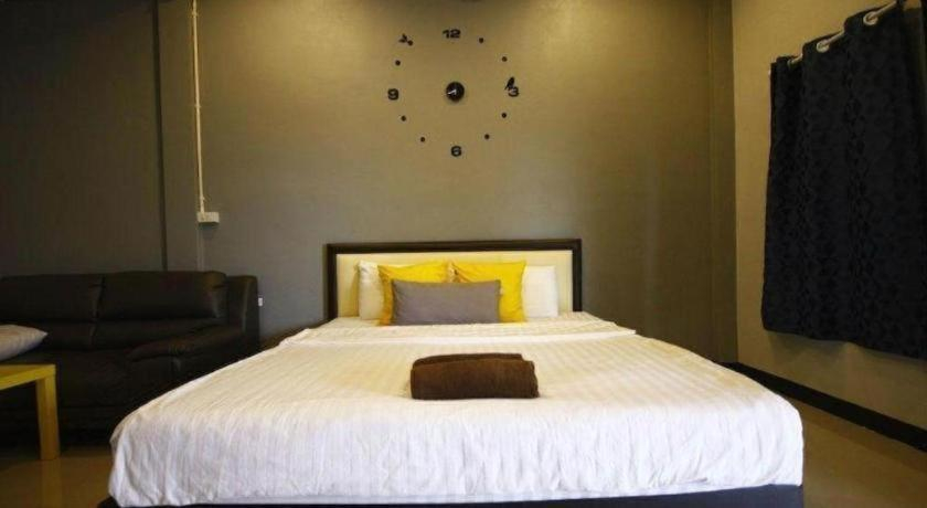 Bedroom 4, Nithra Ratree Hotel, Kabin Buri