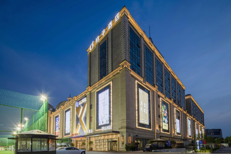 Exterior & Views