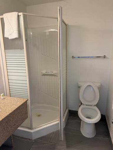 Bathroom 2, Travel Inn, Guilford