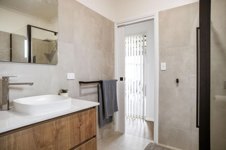 Room 5, Seabreeze Esperance in West Beach, Esperance