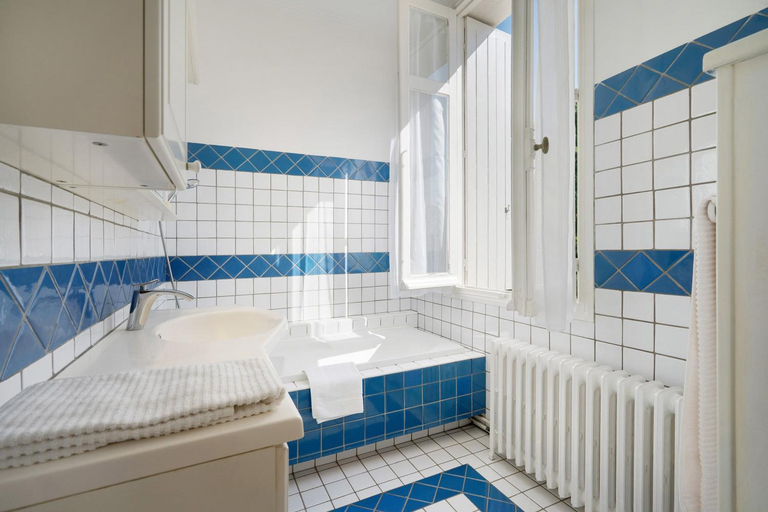 Bathroom 3, Domaine De La Perthuiserie, Charente-Maritime
