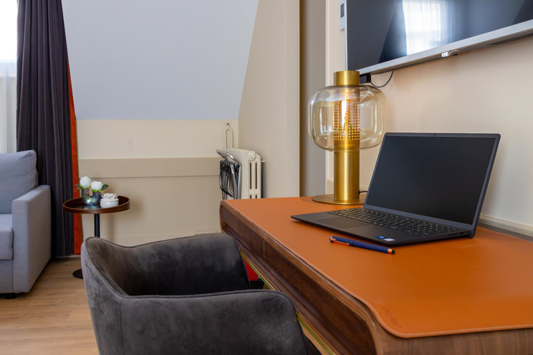 3, Hotel Parc Eiffel, Paris