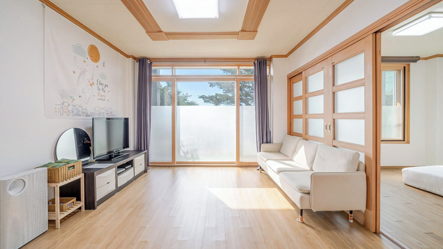 Bedroom 3, Yeongheungdo Noeul&bada Pension, Ongjin
