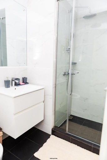Bathroom 3, Embassy garden JBC Luxury Apartments, Accra