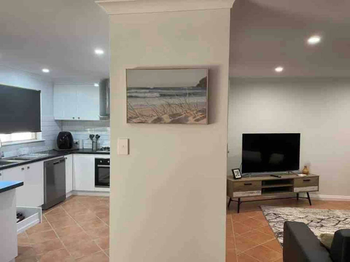 Room 1, A Wave From It All in West Beach, Esperance