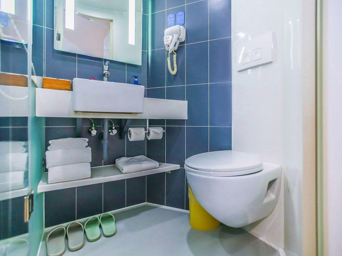 Bathroom 4, Hanting Hotel Harbin North Railway Station Jiangbei University Town, Harbin