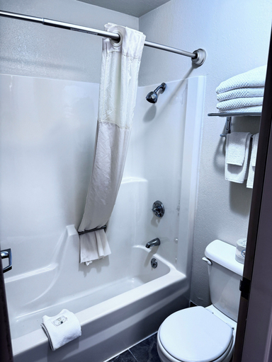 Bathroom 5, Quality Inn Spearfish I-90, Lawrence