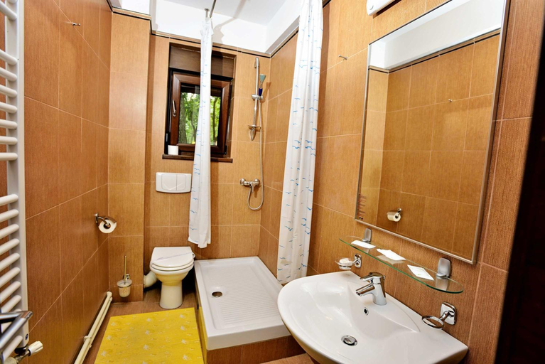 Shower 3, Complex Stejarul, Tulucesti