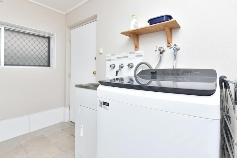 Facilities 2, Entertainer with Pool Cessnock, Cessnock