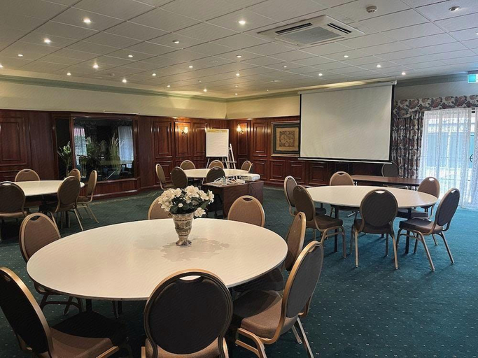 Food & Drinks 5, The Lawson Riverside Suites, Wagga Wagga - Pt A