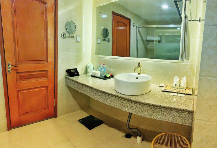 Bathroom 3, Asia & Africa hotel, Analamanga