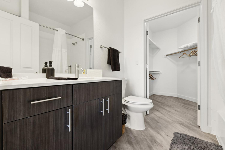 Bathroom 5, CozySuites Glendale by the stadium with pool 06, Maricopa