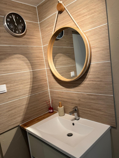 Bathroom 3, Chez Val et Phil, Ardèche