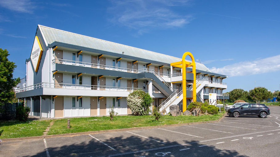 Exterior & Views 2, Premiere Classe Bayonne, Pyrénées-Atlantiques