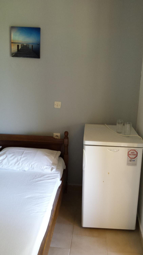Bedroom 4, Leonidas Rooms, Crete