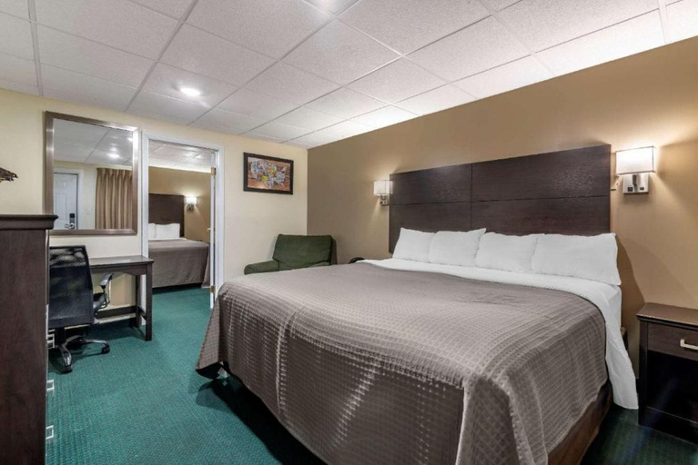 Bedroom 5, Blue Line Inn Lake George, Warren