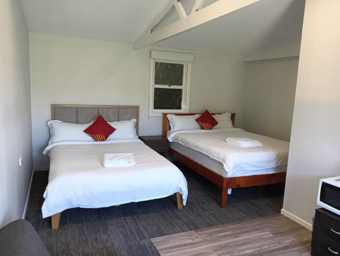 Bedroom 4, 2 double and 1 sofa beds chalet 7C, Rotorua