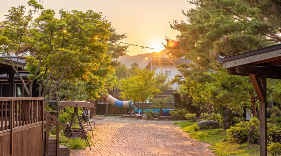 Exterior & Views 1, Gapyeong Daon Dokchae Pension, Gapyeong