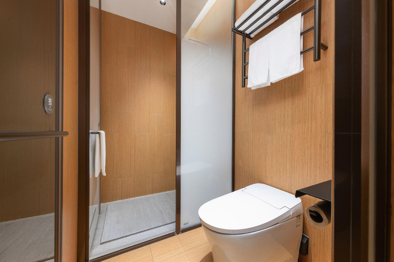 Bathroom 4, Riverside Hotel, Zhongshan