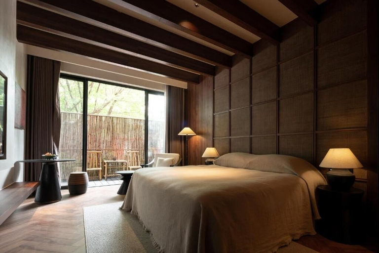 Room 4, Rong Unique Hotel-Banyan Lake Scenery, Guilin